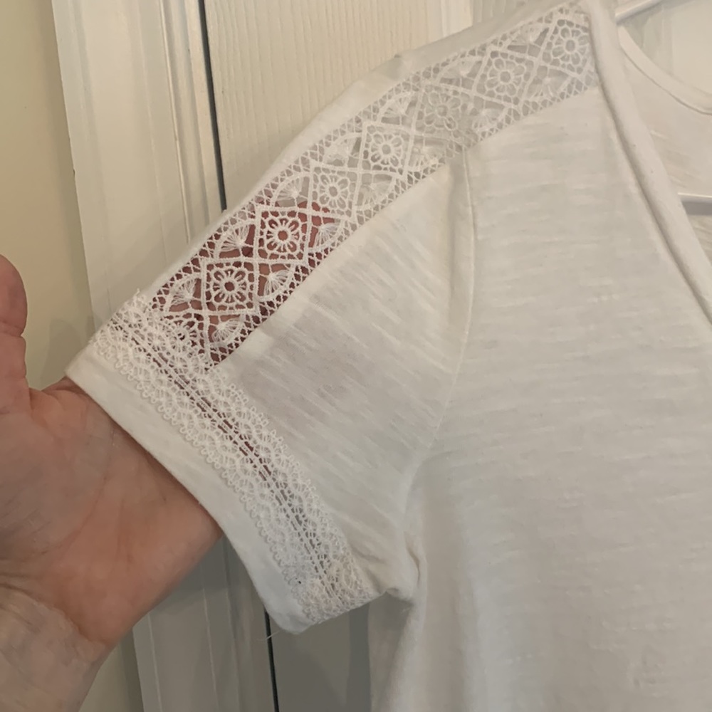 Lace detailed white shirt sleeve shirt